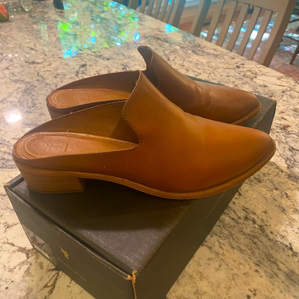 FRYE Ray Mule, 9.5 M, Saddle Tan dyed. Lightly Worn.